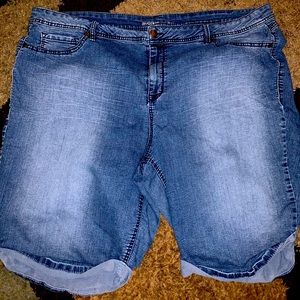 Thigh high jean shorts 🌸